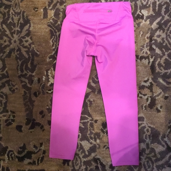 Like new Athleta Pinky Purple Leggings Size xxs could fit 0/2 So flattering!💜 - Picture 2 of 3